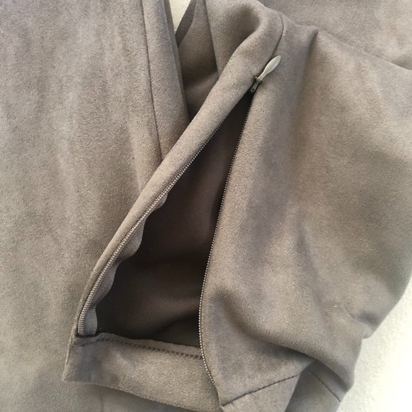 Elie Tahari Roxanna Ultrasuede Legging in Granite - Picture 9 of 10
